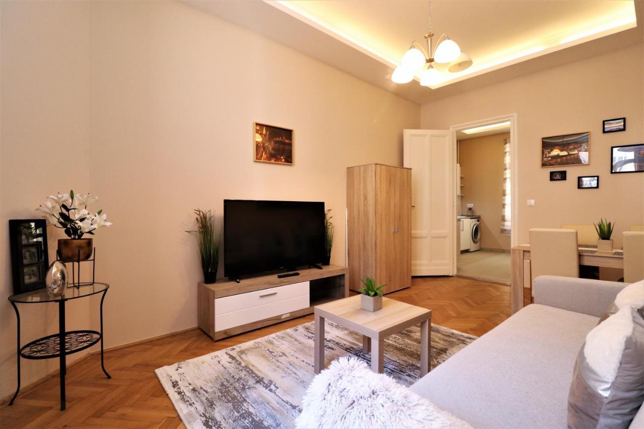 King Charles Residences Budapest Bagian luar foto