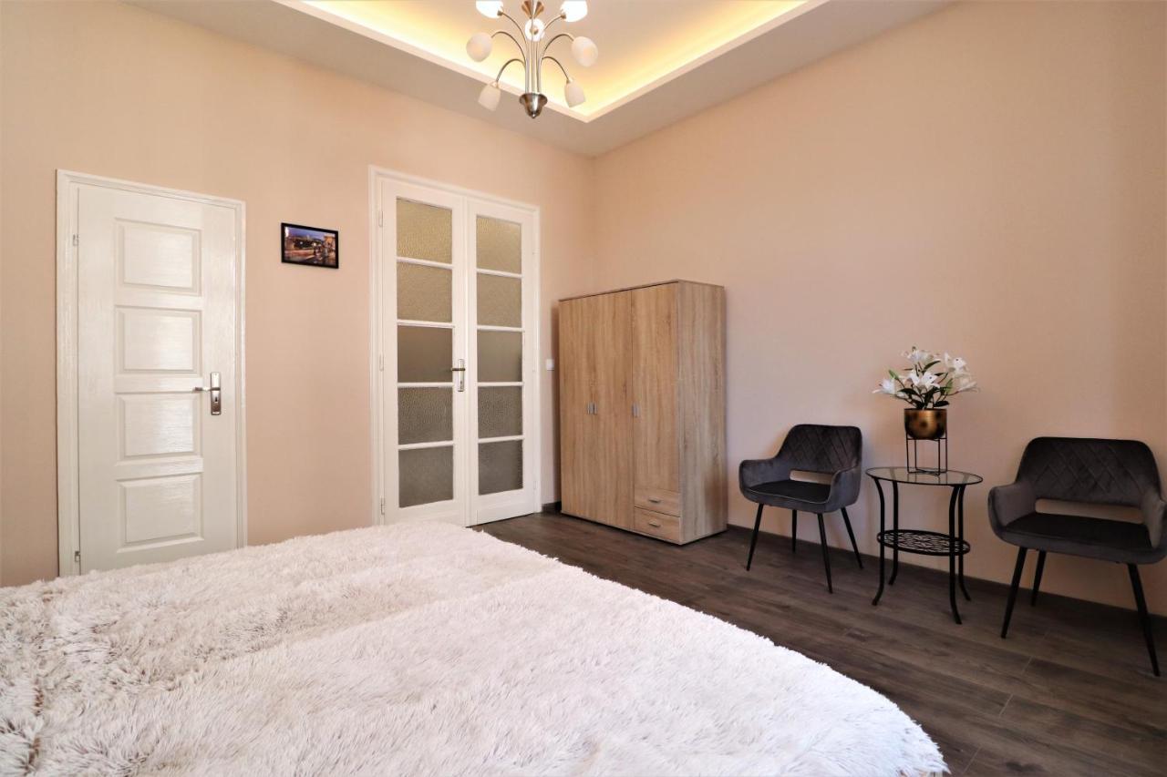 King Charles Residences Budapest Bagian luar foto